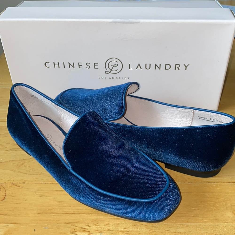 NIB Chinese Laundry Gabby Blue Velvet Loafers